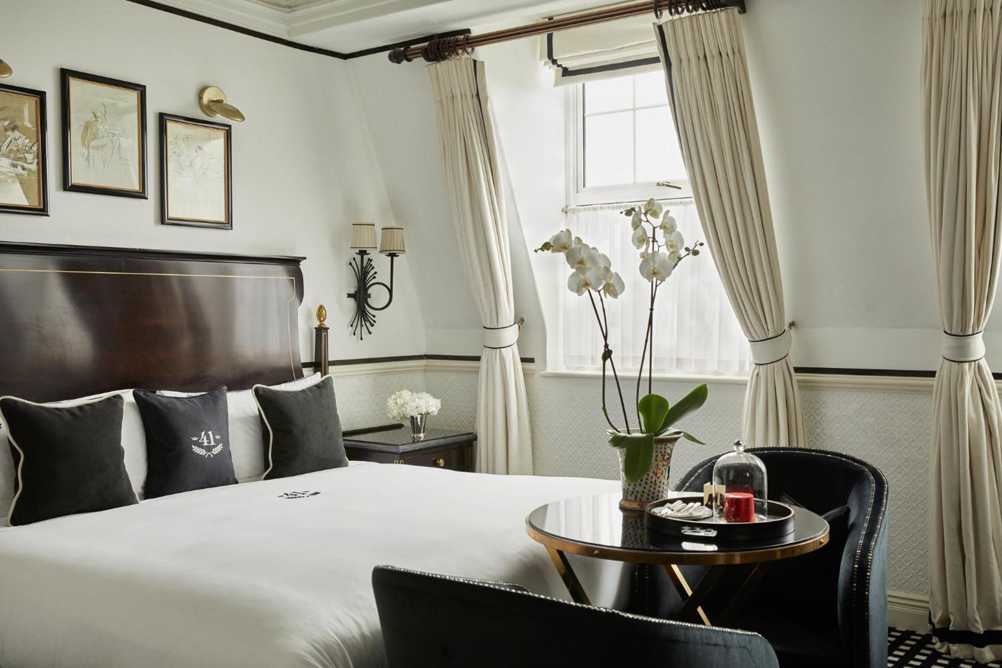 41 Hotel London Exterior photo A room at The Ivy Hotel