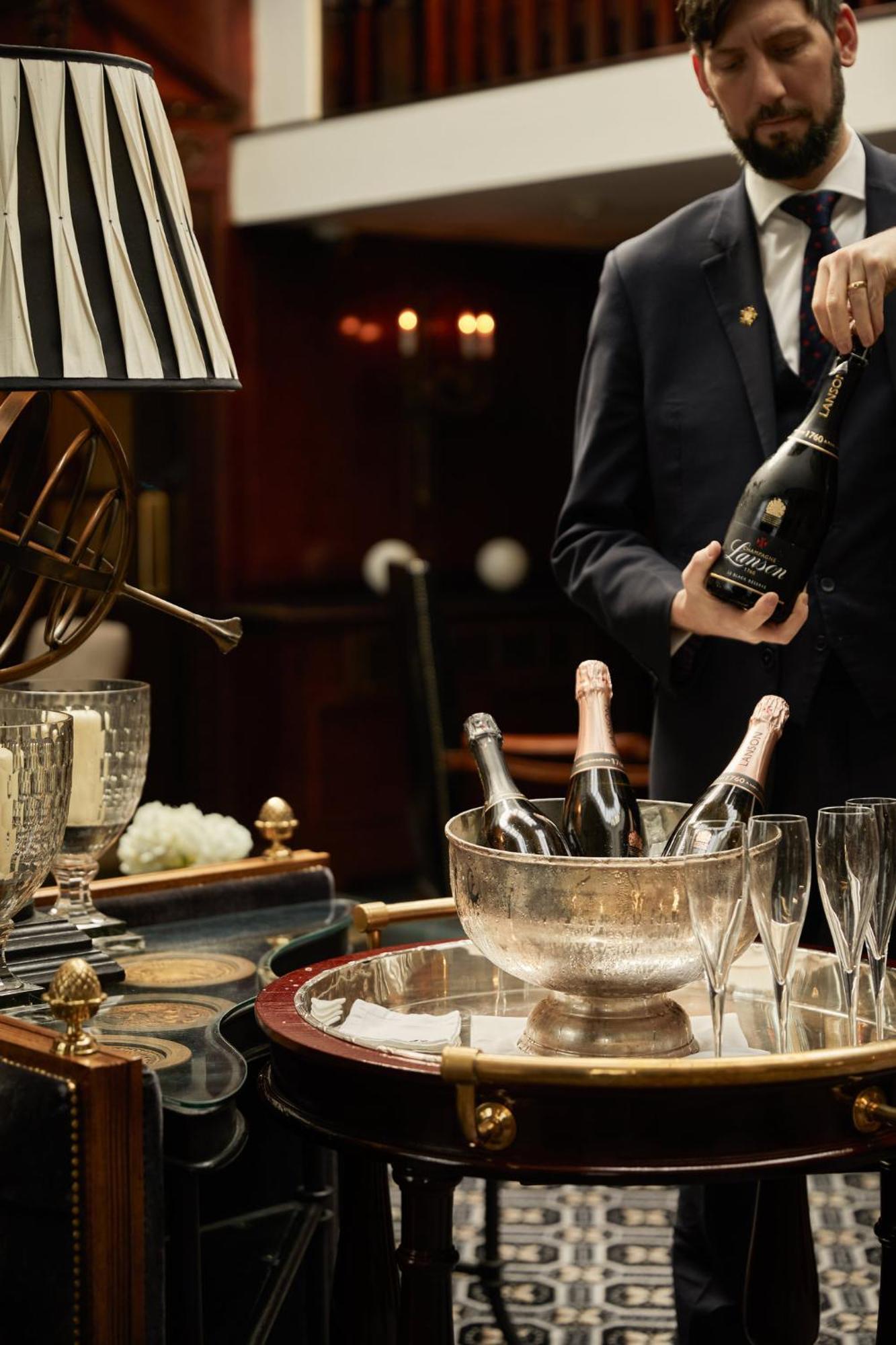 41 Hotel London Exterior photo Champagne being served