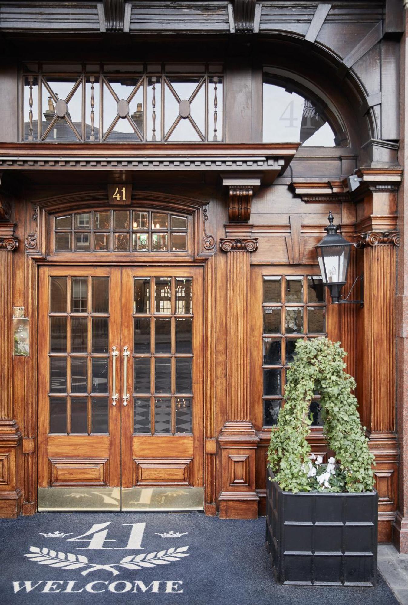 41 Hotel London Exterior photo The entrance to 41 Sutton Place