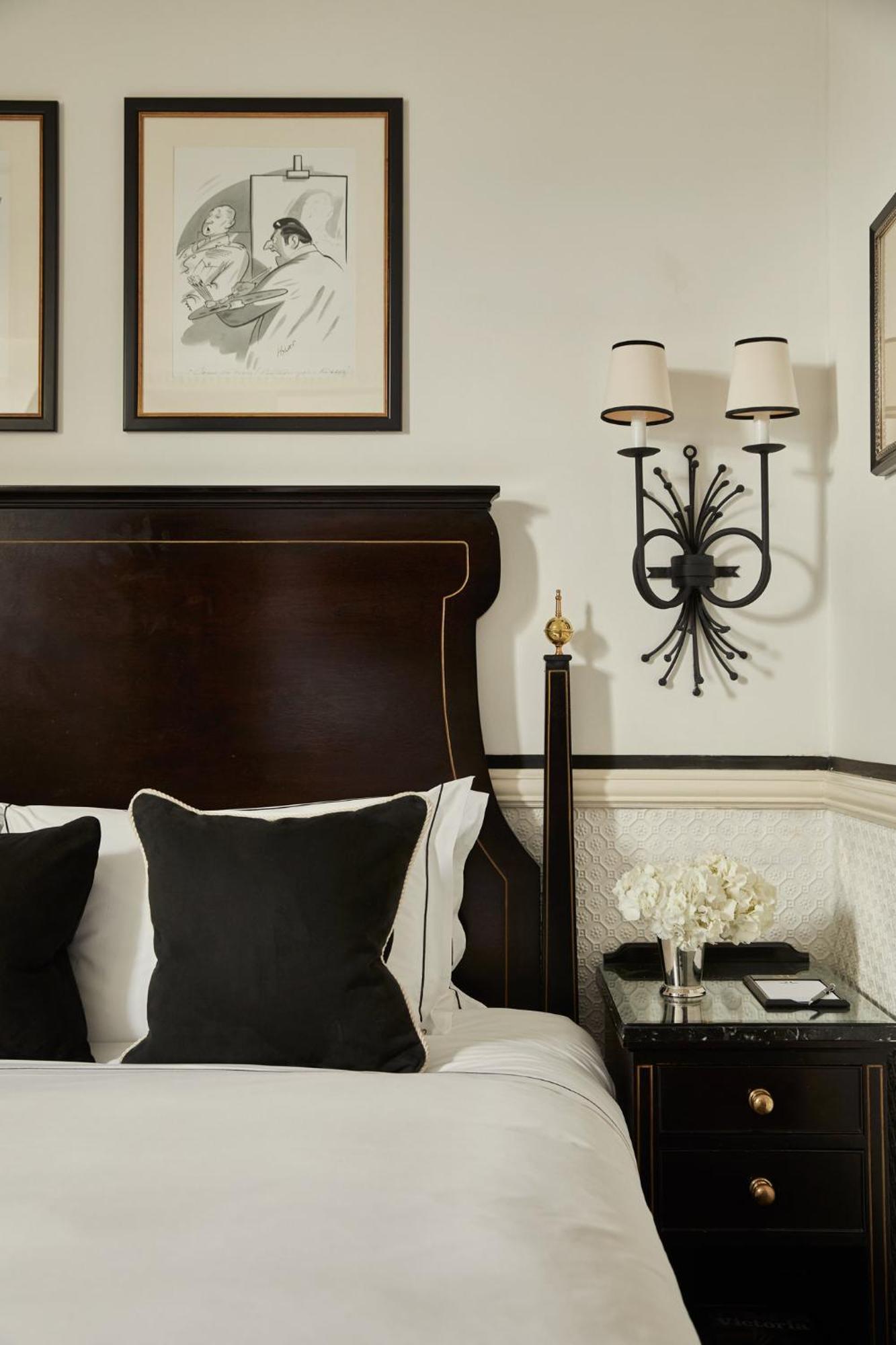 41 Hotel London Exterior photo A wall light