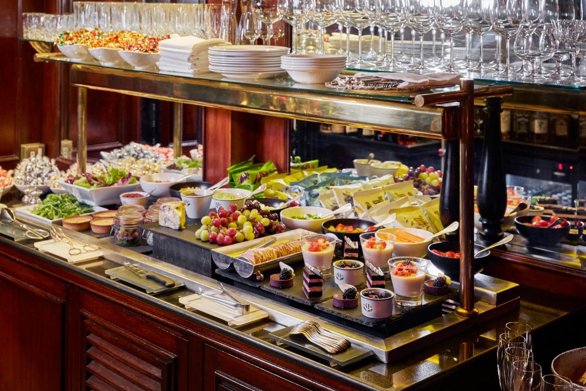 41 Hotel London Exterior photo A salad bar