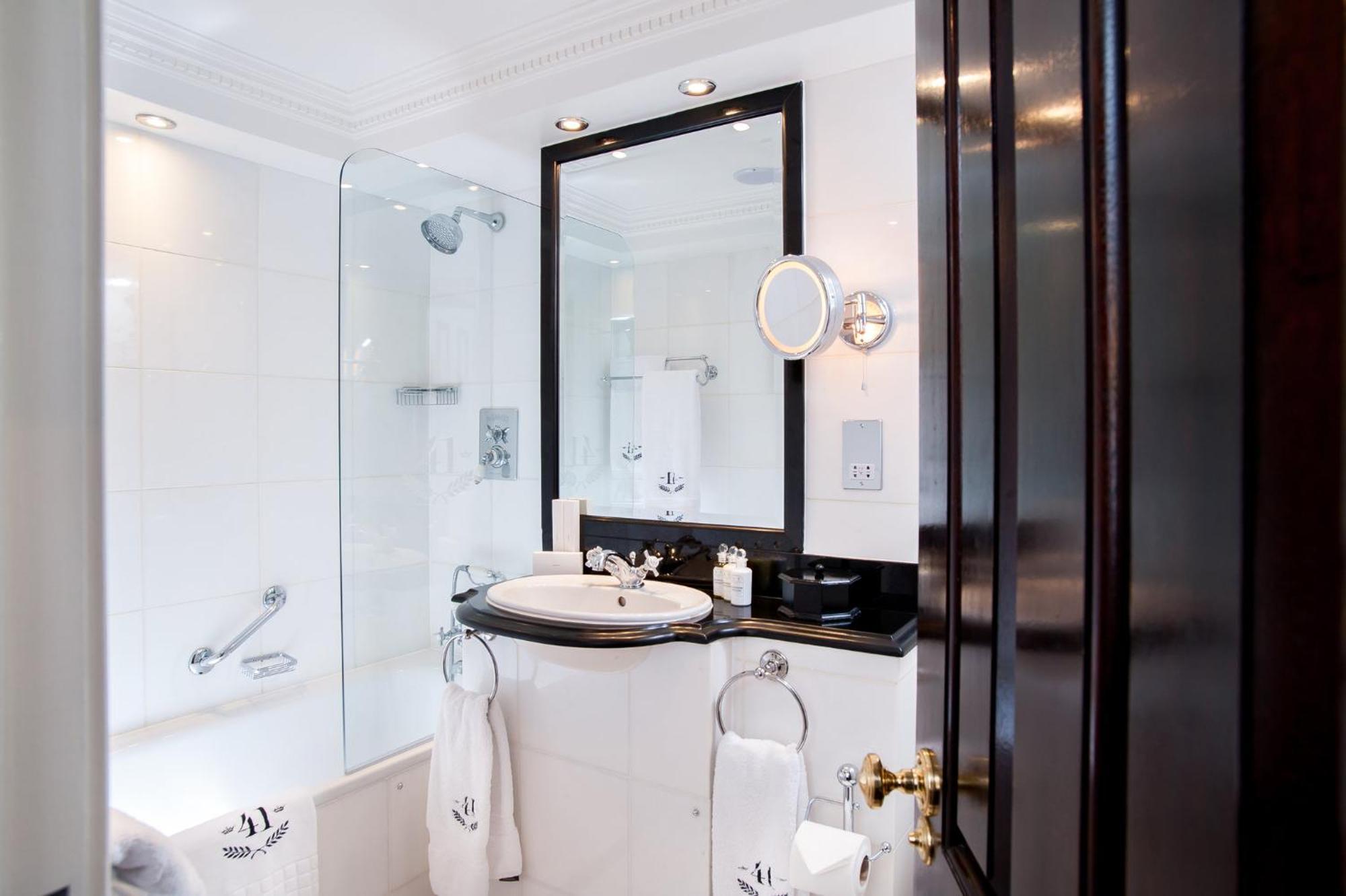 41 Hotel London Exterior photo Bathroom